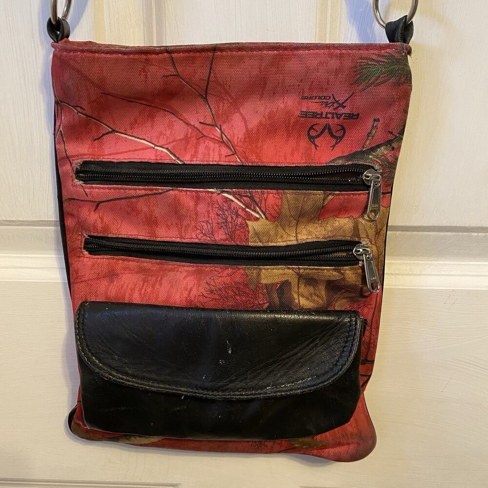 Realtree Camo Women Purse Crossbody Bag Wood Forrest Silver Hardware FauxLeather